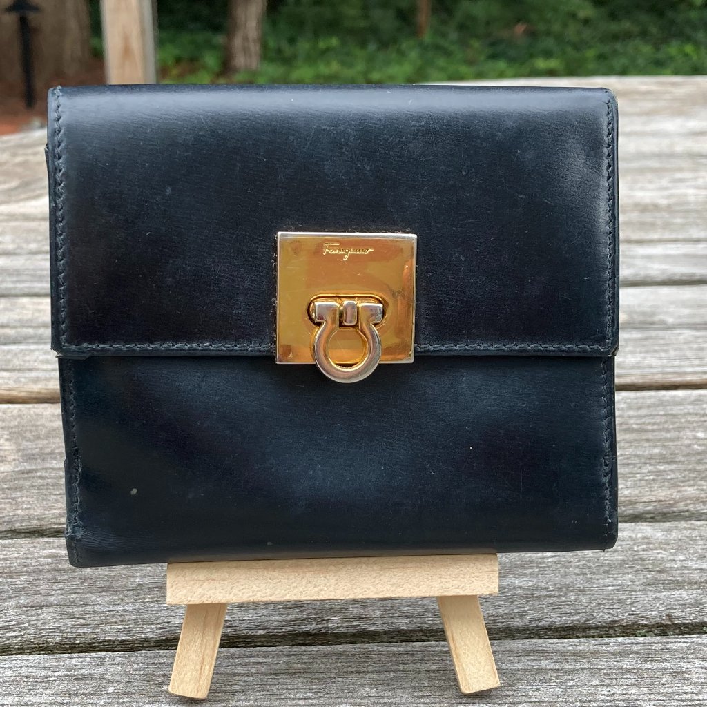 Authentic Ferragamo Vintage Bifold Leather Gancini Wallet